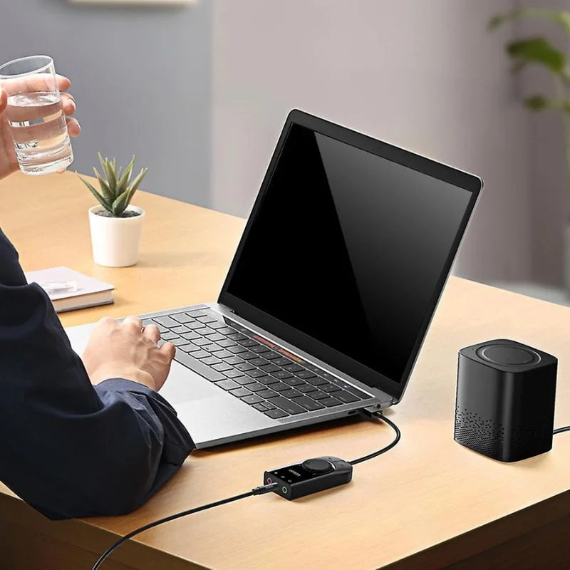 Bộ chuyển đổi USB 2.0 ra âm thanh 3.5mm (1 đầu mic 1 đầu tai nghe) Ugreen (50599)