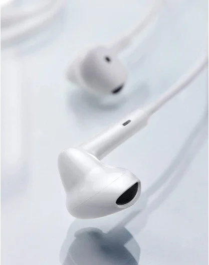 Tai nghe nhét tai có dây Ugreen chân cắm 3.5mm màu đen Ugreen (60692)